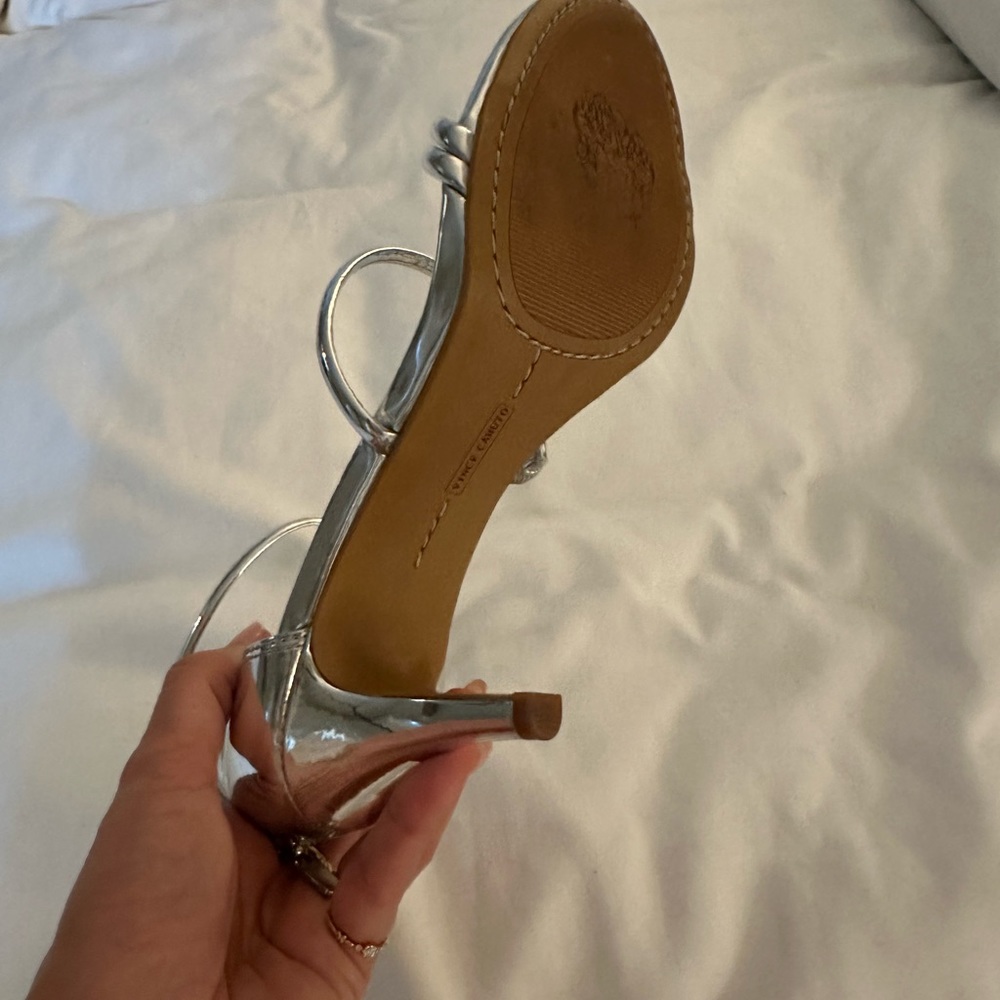 Silver Vince Camuto Heels sz 8.5 womens - Picture 4 of 7